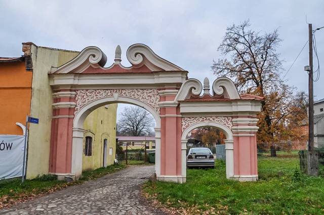Baroque gate
