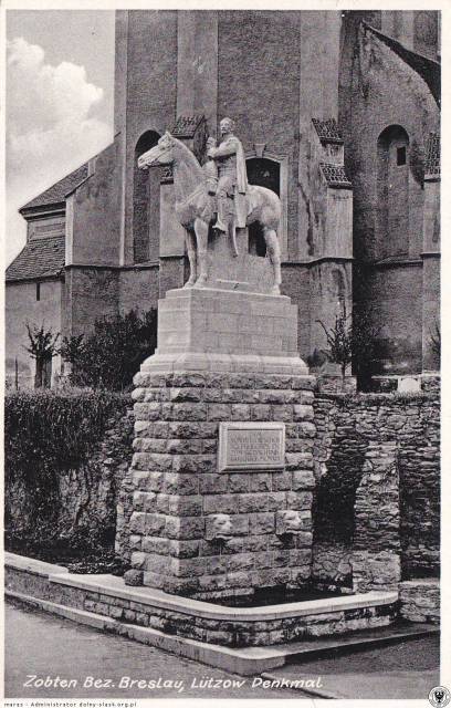 Monument to the praying commander of the "black troop", Baron Ludwig Adolf Wilhelm von Lützow on horseback
