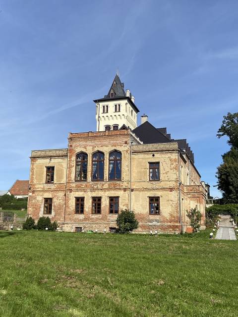 "Zamczysko" Gladishof Palace of the 17th century in Piława Górna.
